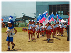 新潟保育園幼年消防クラブ員による防火遊戯